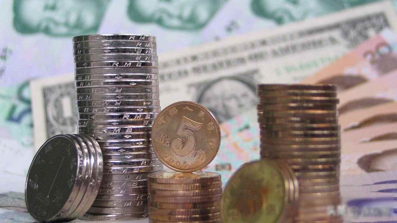 美债持有量跌破七千亿，美国刚卖武器中国就减仓，金融战悄悄打响了2025年12