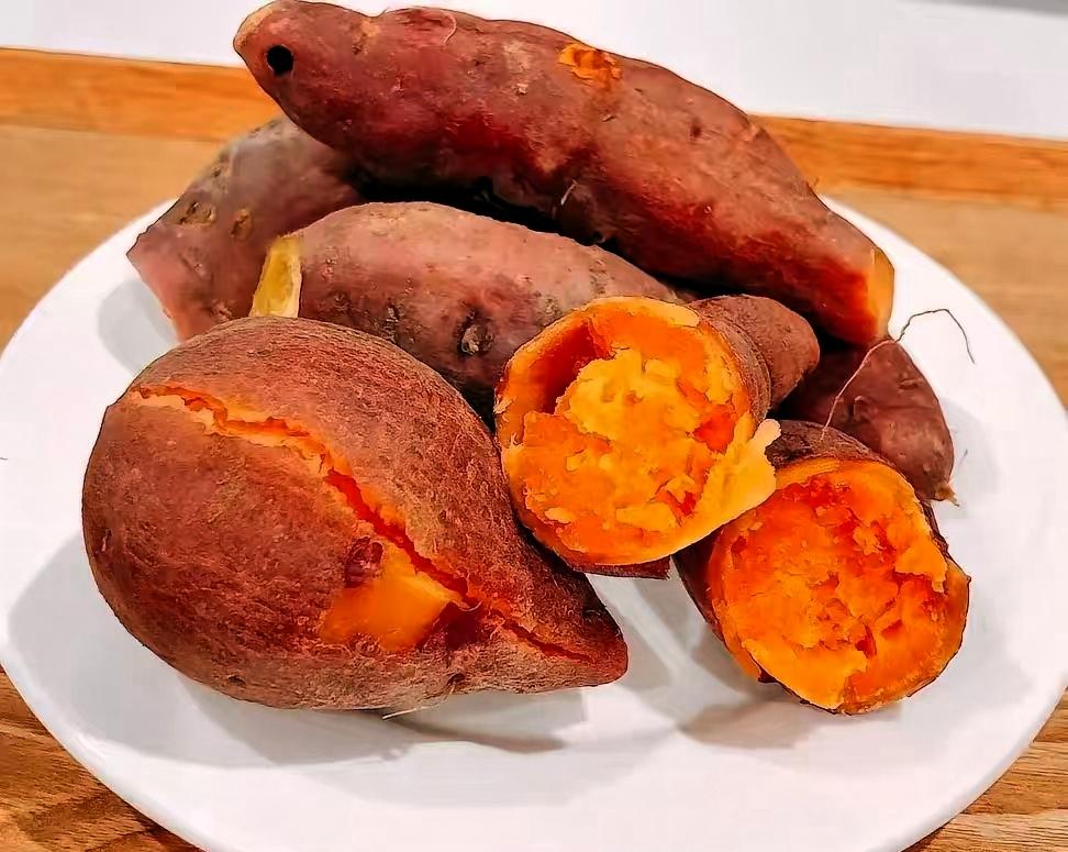 因为湖北、云南两地种植户使用违禁农药，导致现在很多人都不敢吃红薯了我前几天刚