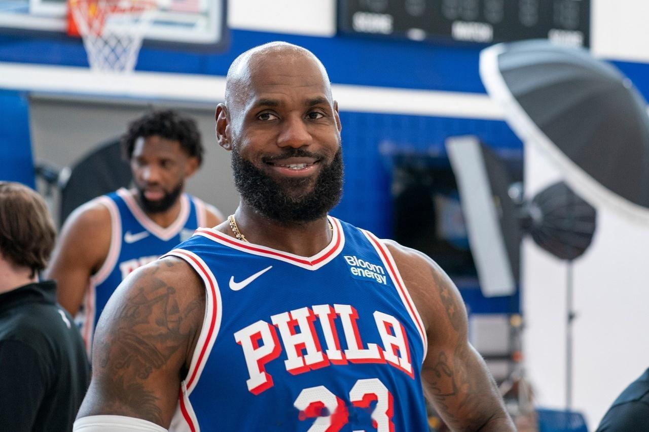 科比表哥：乔丹>科比>詹姆斯近日前NBA球星塞德里克·塞巴洛斯(科比表哥）和马
