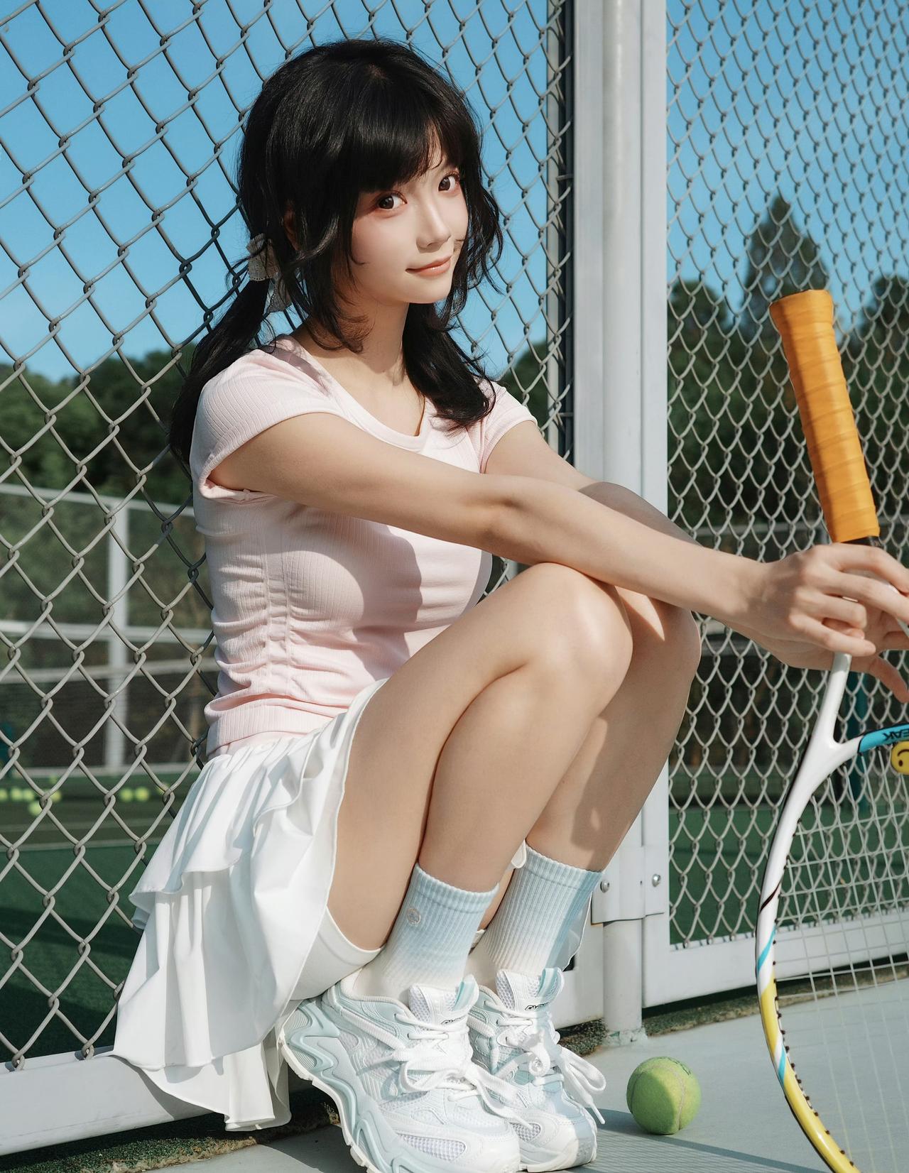 发球区的心动比网球更快，这套穿搭直接把活力值拉满！