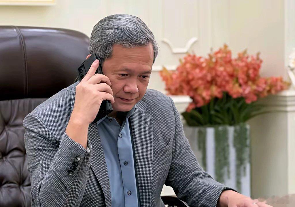 面对柬泰冲突，柬埔寨首相洪玛耐有点找不到北了！他于12月13日清晨