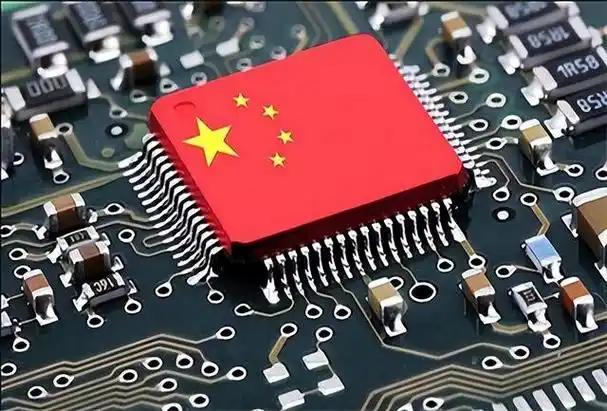 西方情报界现在最纳闷的一件事就是：明明刀都架在脖子上了，中国半导体怎么没死？几年