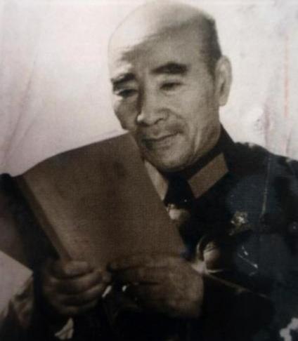 这辈子，不喝茶，不钓鱼，不喜欢跟人聊天吹牛，不写诗，不喝酒，不抽烟，