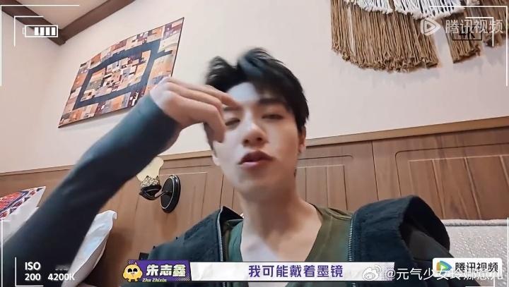 朱志鑫语言表达能力朱志鑫解释发黑白滤镜照片一路向海的少年朱志鑫真的好会讲，黑白