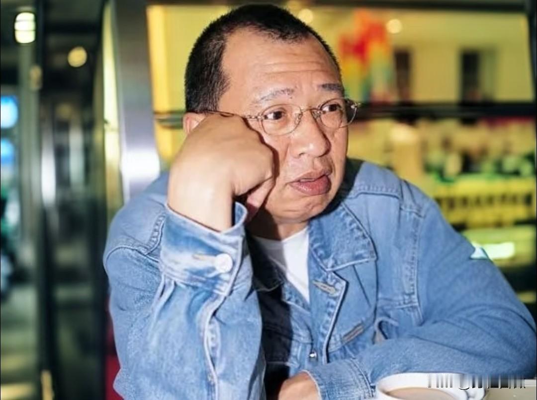 最让人佩服的不是许绍雄的豪门身份也不是他出演了近300部戏，而是他竟然把豪门