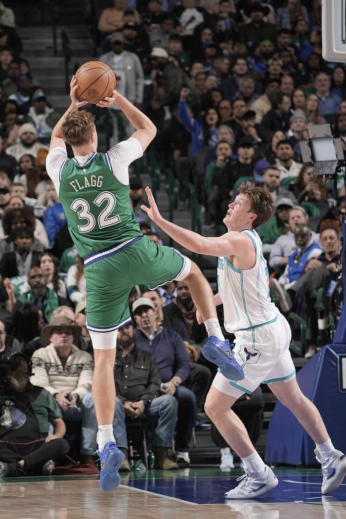 黄蜂这次选秀真是捡到宝了！4号秀克尼佩尔是本赛季最大的惊喜。这小伙子的表现太