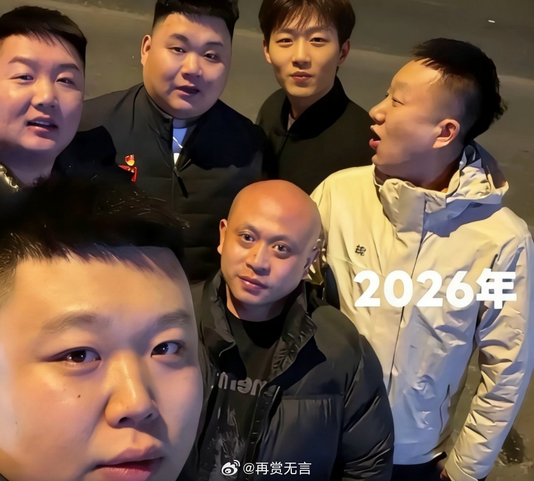 秃头那个直接赢麻，身高没长，头发全无。