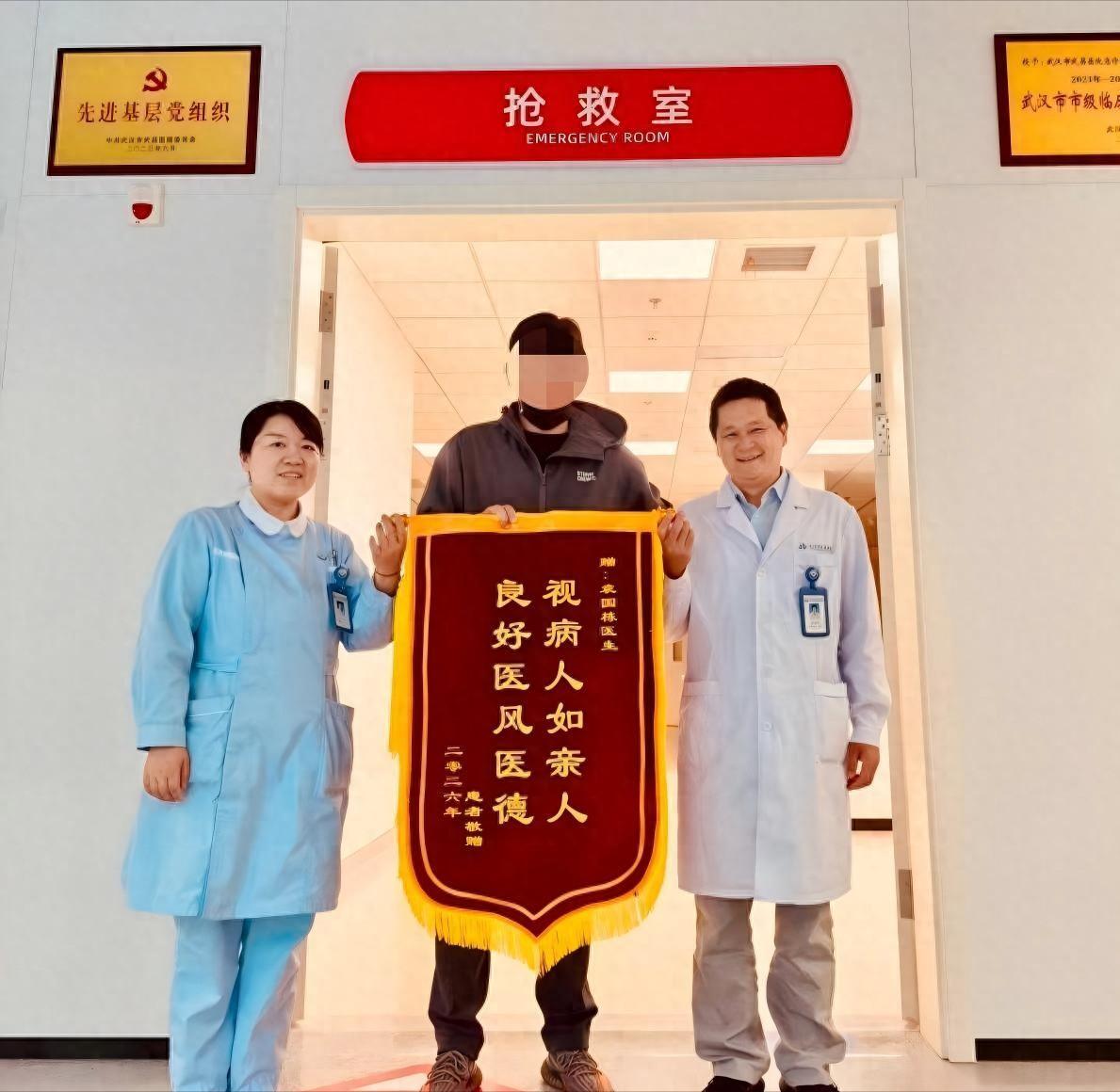 坐地铁时突发头晕眼花，本以为歇一歇就能好转，竟险些耽误了致命脑梗救治。近日，康复