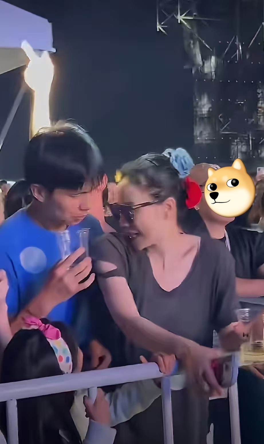 Ryan这波翻车，不少人替他辩解：人家是王菲16年的男闺蜜，关系好才没边界感。可问题是，你跟王菲再熟
