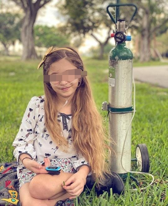 “这是人能干出来的事吗？”一女孩出生就有先天性心脏缺陷，她13岁时，父母带她去医