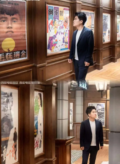 董宇辉今天路透他回了西安今天是参观西影电影博物馆可以看得出来他很隆重为