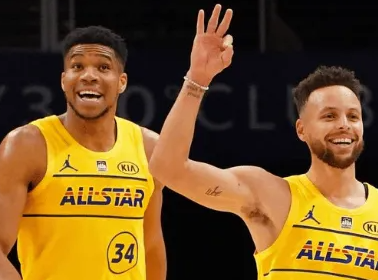 NBA评论员比尔-西蒙斯在一档节目中谈到了阿德托昆博的情况。他表示如果勇士组成