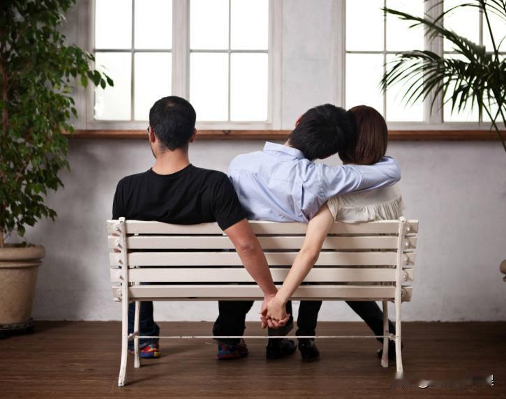 浙江宁波，男子与女子再次确认恋爱关系后，发现女子怀孕了。男子怀疑孩子不是自己的，