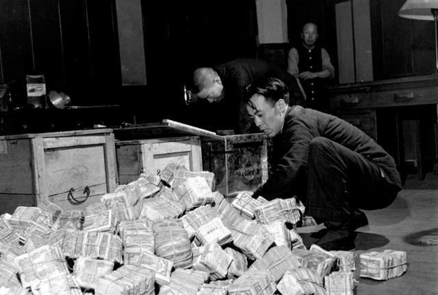 蒋介石亲自谈，国民党为何败给共产党：我们自己打倒了自己1949年2月1日，溪口