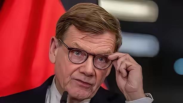 美国的霸凌下，欧洲准备掀桌子！美欧裂痕再升级，这次硬刚到底当美国频频将觊觎