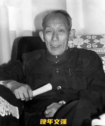 1943年4月，日军大举进攻太行山区，新五军军长孙殿英让全军举白旗，随军的军统少