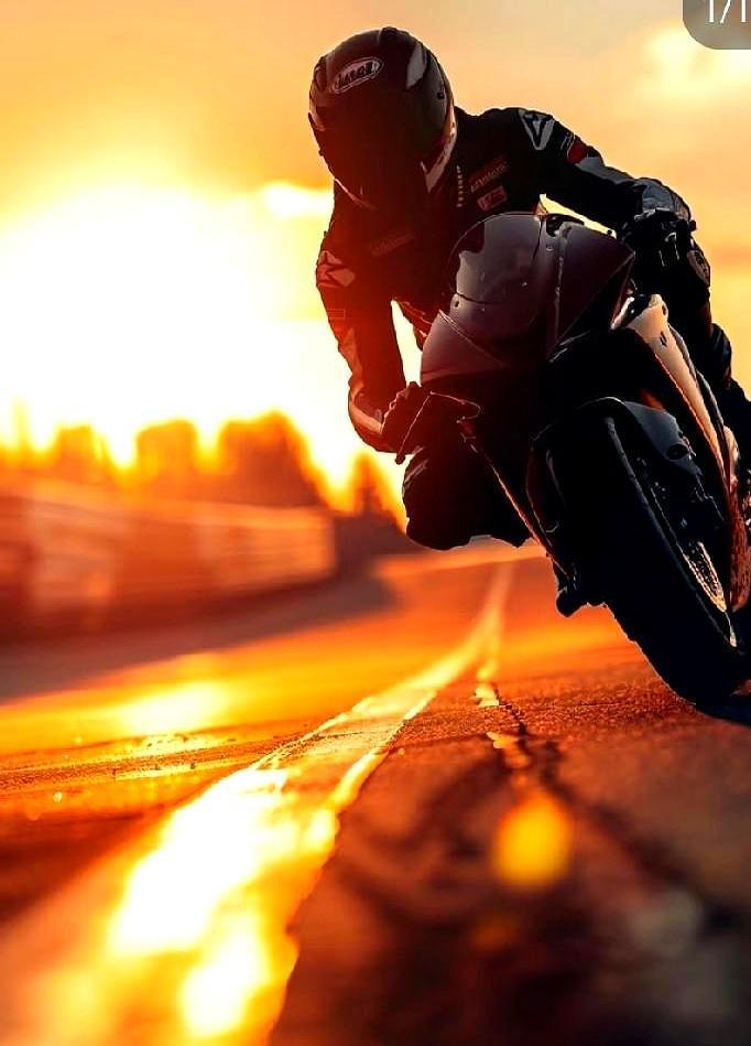 有人还在问张雪机车能不能自带轮胎时，笑意就来了。WSBK铁规摆着：全员用倍耐力