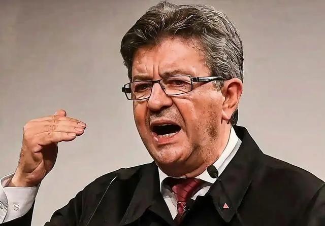 法国电视直播间，主持人问了一个问题：“如果台海开战，法国怎么办？“一个74岁的老