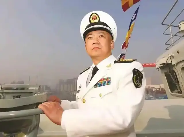 中国首位航母舰长张峥48岁晋升少将,今年56岁