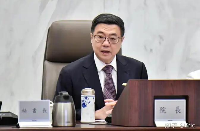 没想到，美伊正打的不可开交，台当局先慌了！3月2号，台湾省的行政院长卓荣泰突然宣