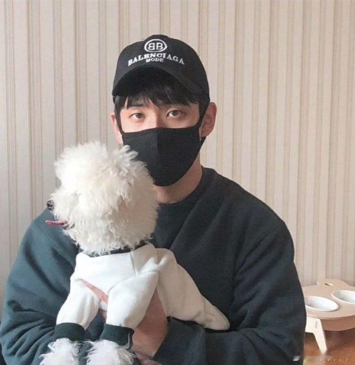 jisoo的哥哥已婚金智秀的哥哥犯事，热搜挂的是金智秀的名字。媒体这操作，像极了