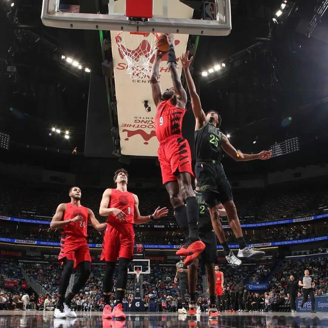 三人20+鹈鹕大胜开拓者结束7连败，夏普21分阿夫迪亚16+7+6北京时间12月