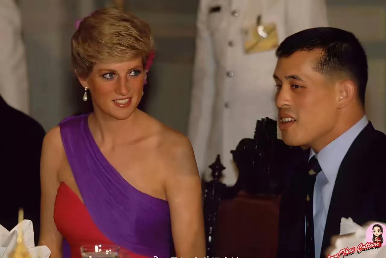 泰王会见戴安娜，那时两人都年轻，当年他们的婚姻都不幸福，最后都以离婚收场。