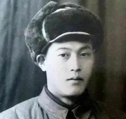 1952年，志愿军战士张文荣被美军俘虏后，进行改造，随即奉命打入志愿军内部做卧底