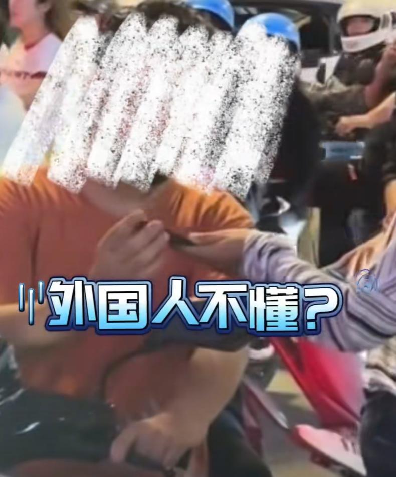 长沙交警真硬气！10月4日，湖南长沙街头，一名外籍男子未戴头盔骑电动车，还违规进