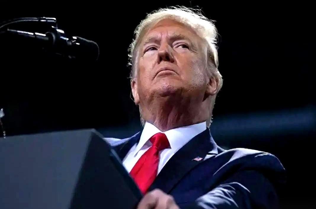 凌晨，加勒比海。一艘超级油轮，装着上亿的资产，直接被美国人从海上“抢”走了。