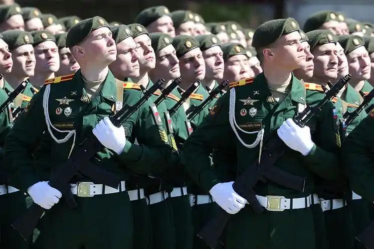 终于知道为什么俄罗斯始终融不进西方了。俄罗斯人身上带着蒙古人和维京人的血统，而西