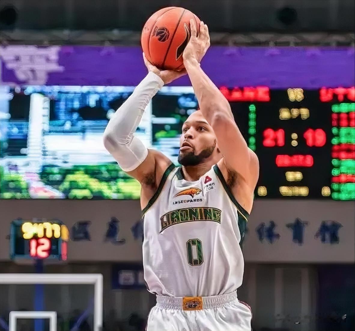 辽篮小外援杰隆布朗会不会被裁掉？辽篮签约新外援亨特几乎已成定局，那么现有的四位