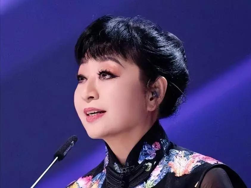 70岁还要公开澄清，“程志不是我前夫”。殷秀梅这段被误读半生的“婚姻”，背后藏