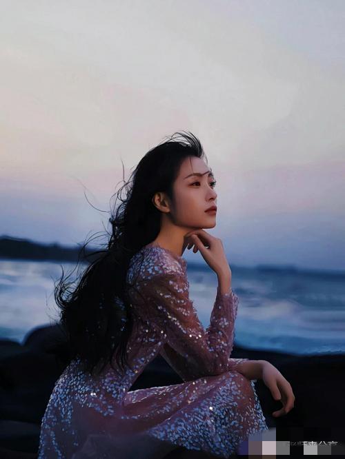 不能公开的爱怎么处理？这4个字让无数人心里发毛有些爱情，天生就见不得光。说到