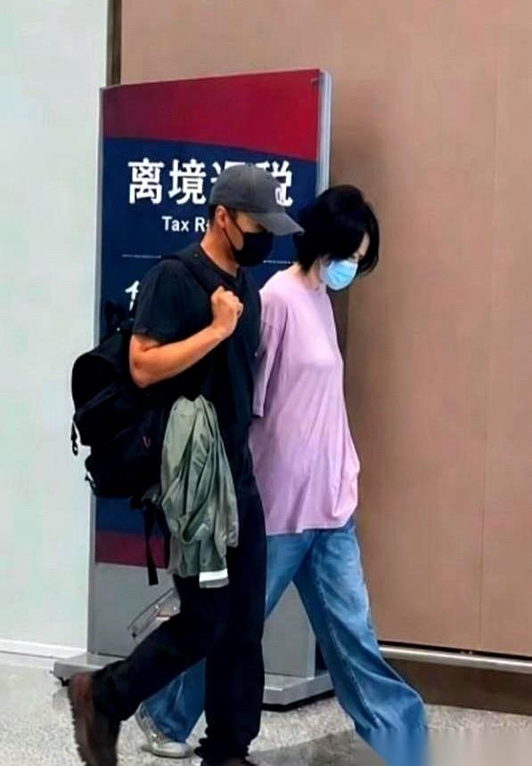 王菲这个人，最反常的点，根本不是不领证、不生娃。这事儿早聊烂了。真正让人觉得