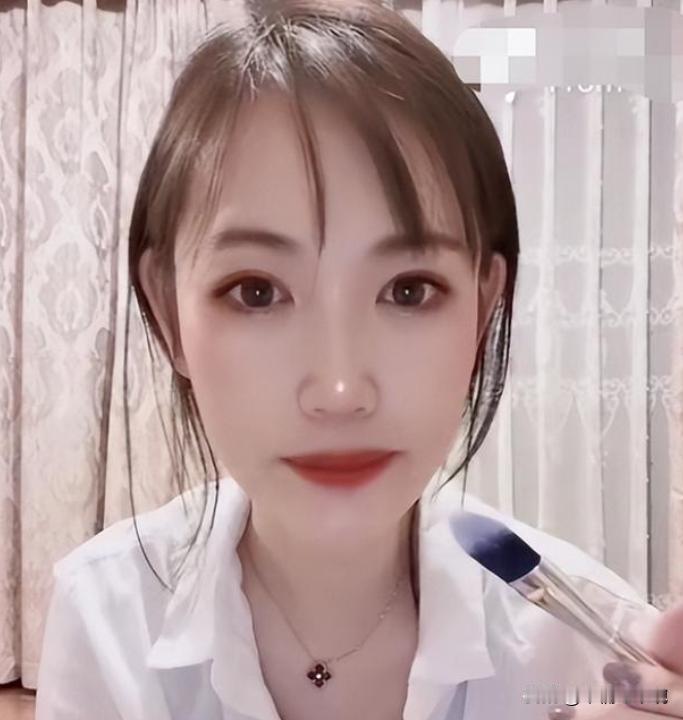 马蓉深夜发文，字里行间充满遗憾。她与王宝强离婚多年，一直单身未嫁，宋喆出狱后