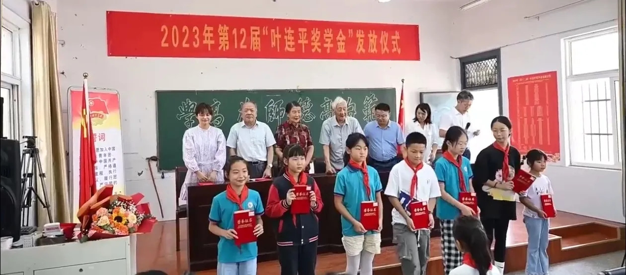 2023年，95岁的老人接到一通电话：“叶老，您还活着啊，我在等您的骨灰盒呢！”