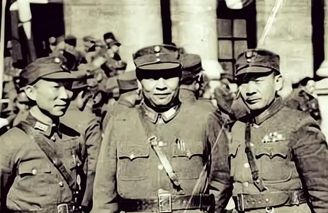 1949年7月，蒋介石来到广州，张发奎去找李宗仁：“机会难得，我们来一次兵变，把