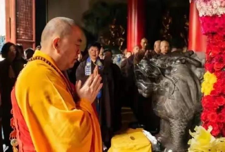 释永信已被佛教协会注销了“戒牒”。也就是说，从注销他的戒牃之时起，释永信就不再是
