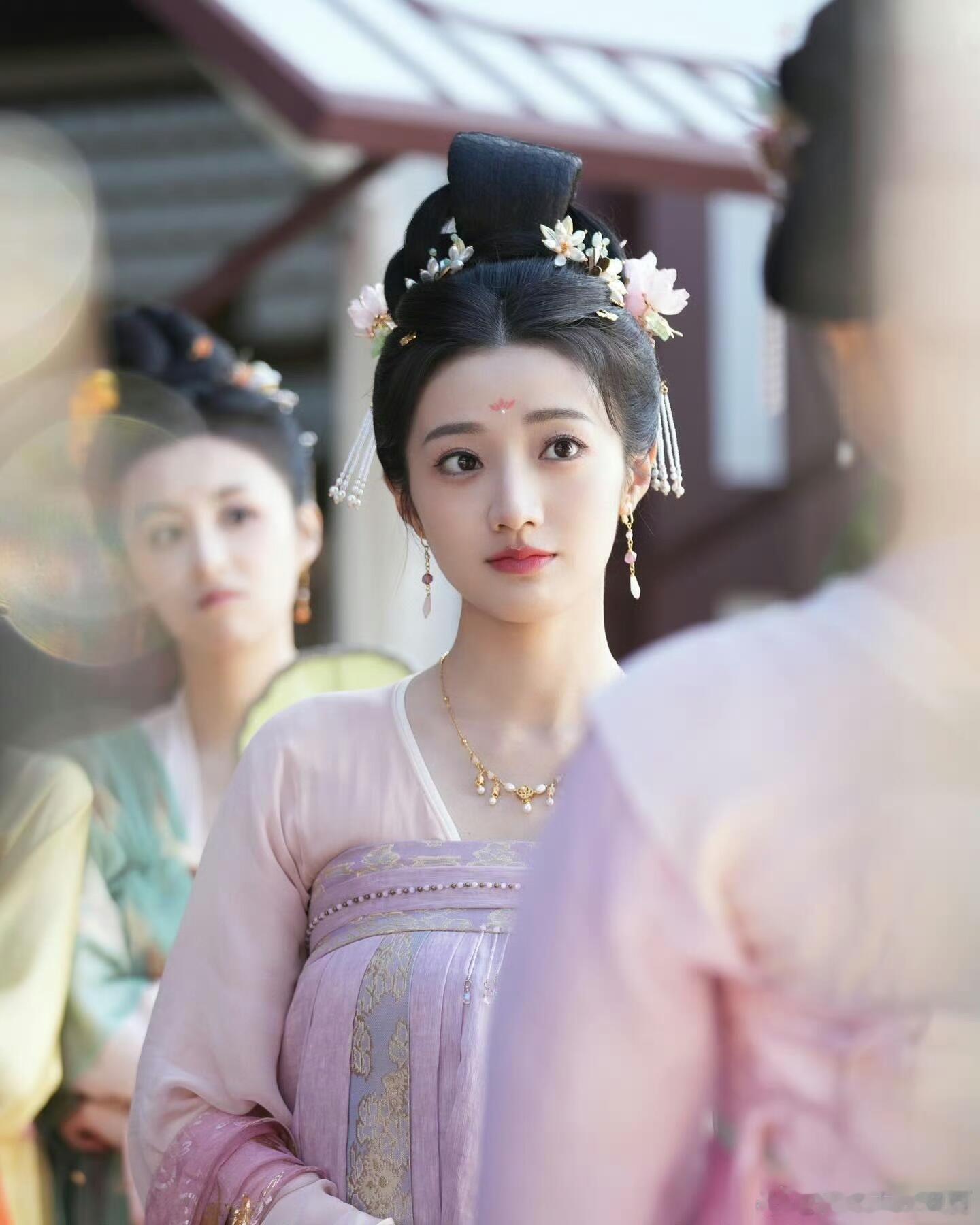 将门毒后黄羿有一件事情必须承认，黄羿的《盛世天下》比孟子义暑期档《桃花映江山