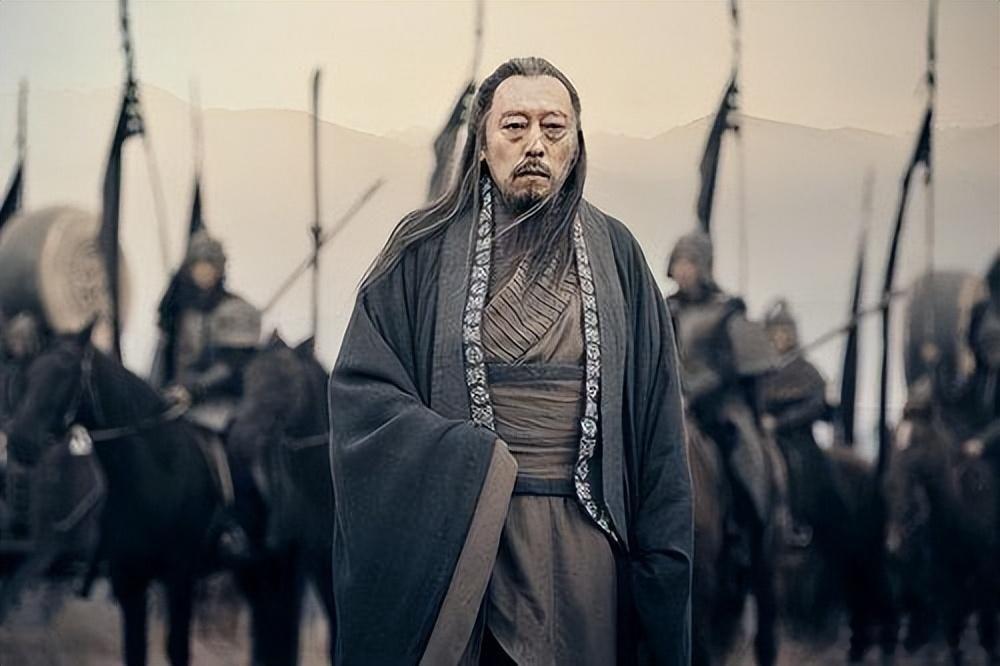 活久见系列！三国枭雄司马懿居然会开汽车？倪大红老师的野生路透太炸裂，朝服配方向盘