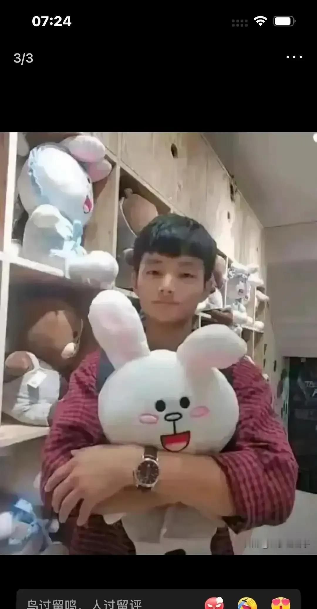 闵博士自称五年拿下硕博连读还狂发十几篇核心，帖子一出直接刷屏，评论区全是“天才”