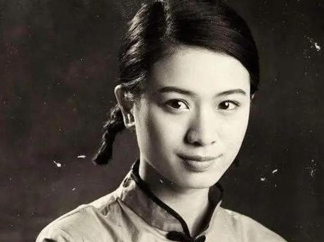 1936年，17岁少女被父亲强迫嫁给54岁并且结过三次婚的男人，少女始终不依，并