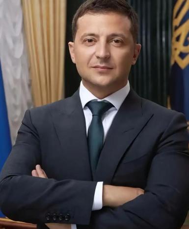 泽连斯基刚在社交平台喜滋滋晒出德国送来的两套“爱国者”，又是用乌英德三语感谢默茨