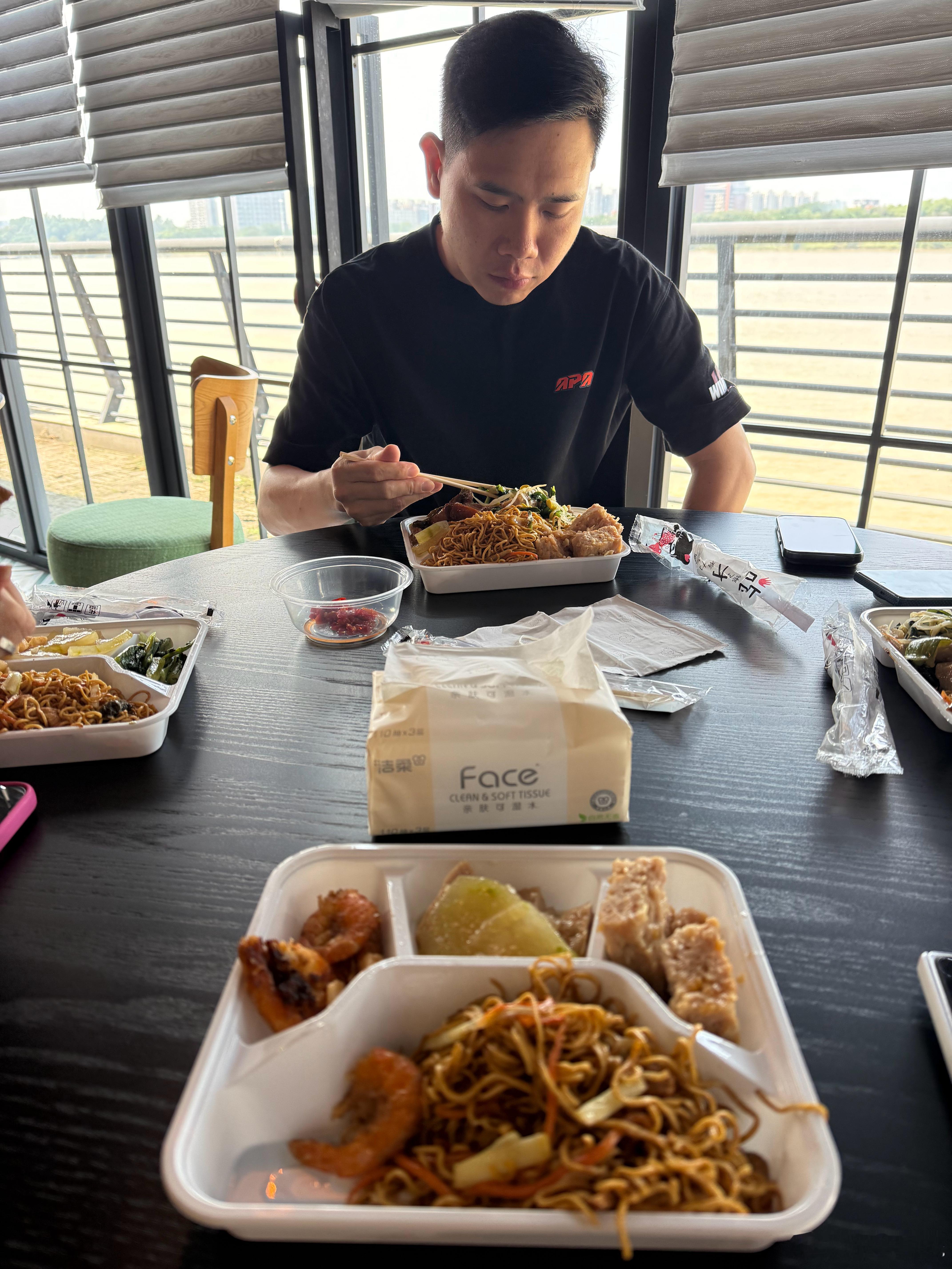 开饭！能哥饭量真系大​​​