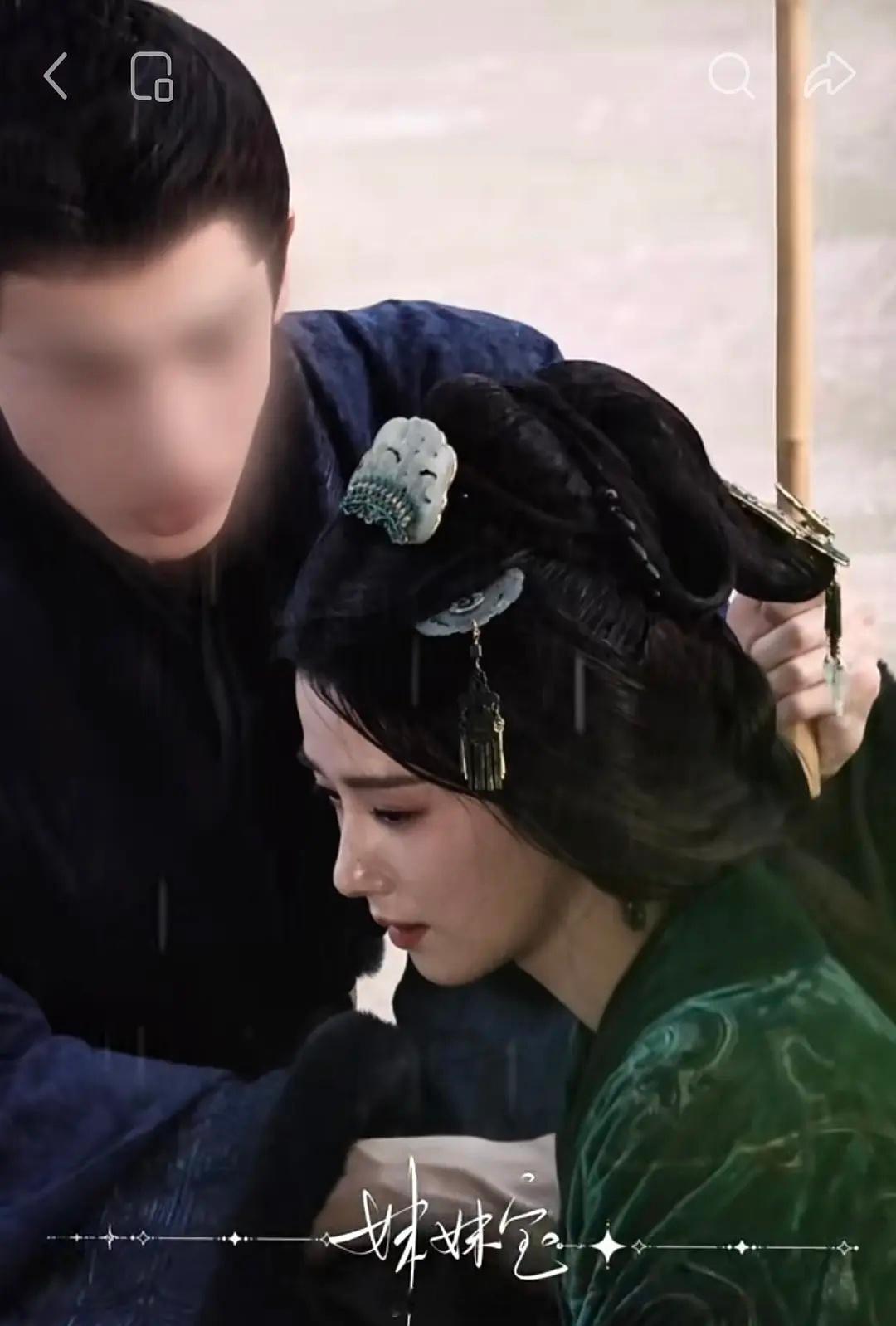 怪不得卢昱晓粉丝要给张凌赫打码​​​
