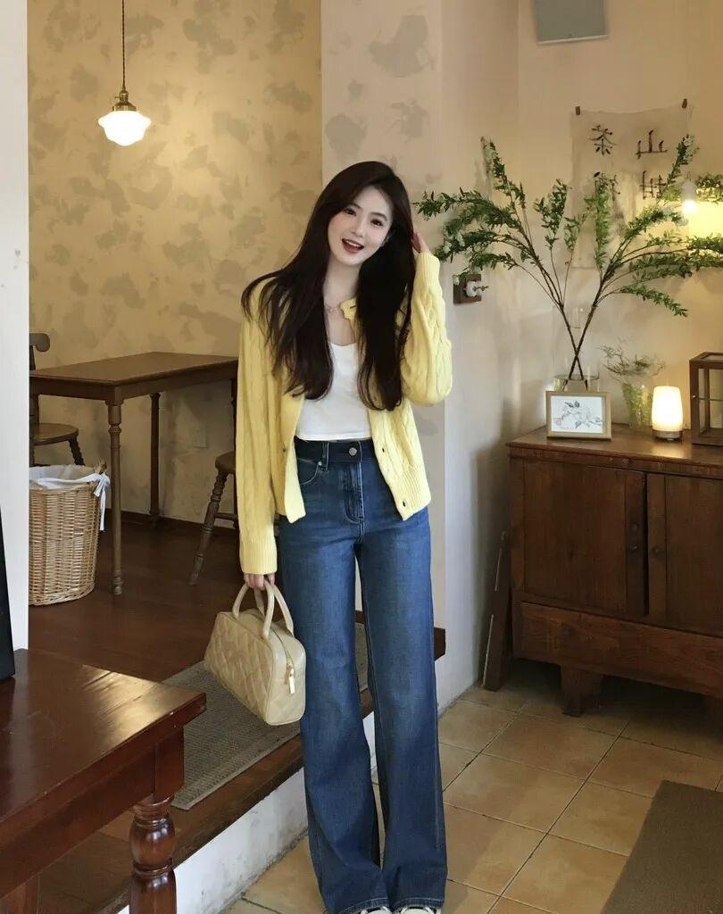 元气满满的一天，从黄色毛衣开始！🌞👗👖👟