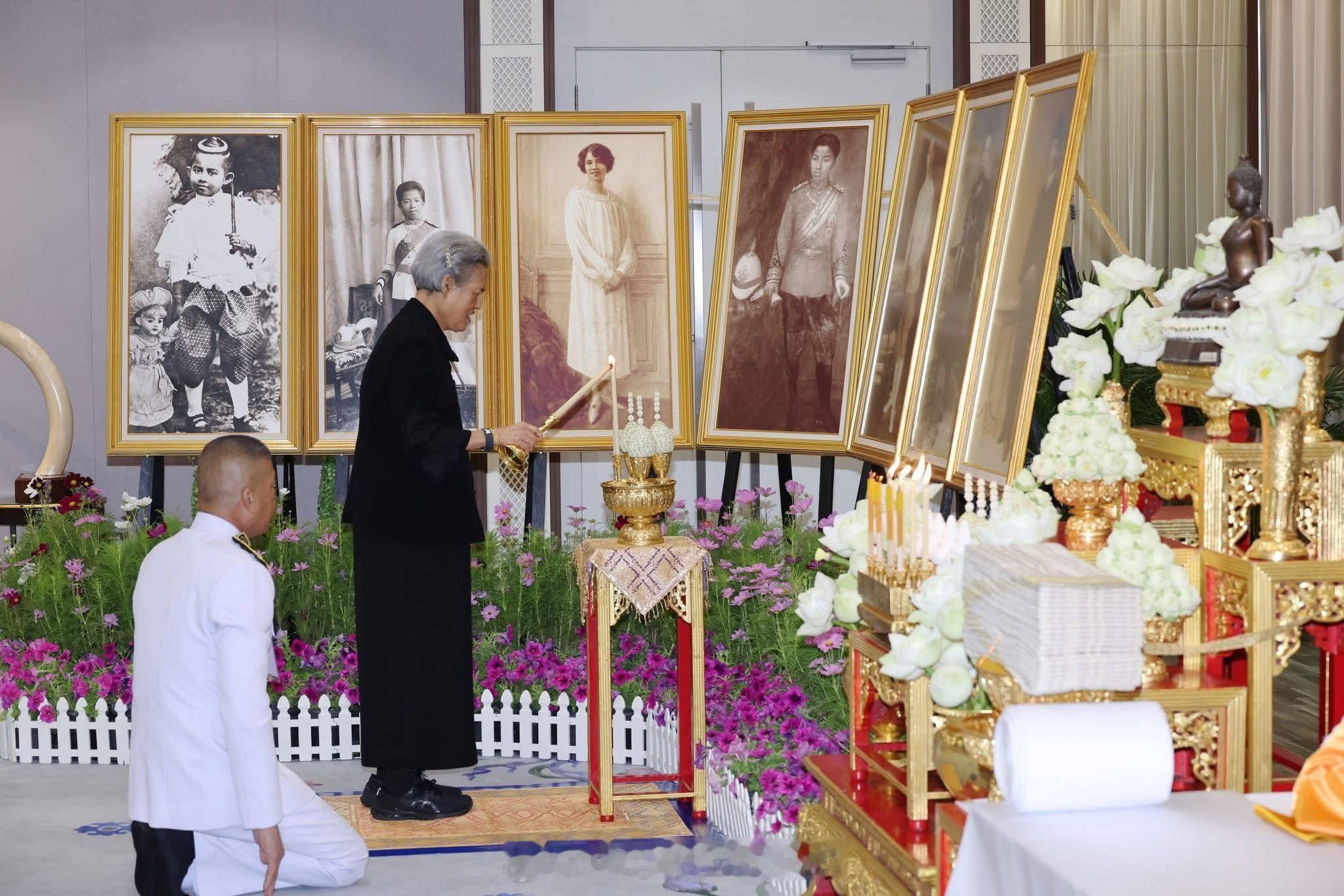 王室王室泰国王室诗丽吉亚2025年12月17日，大婶带着诗丽吉亚祭祀沙旺瓦塔娜