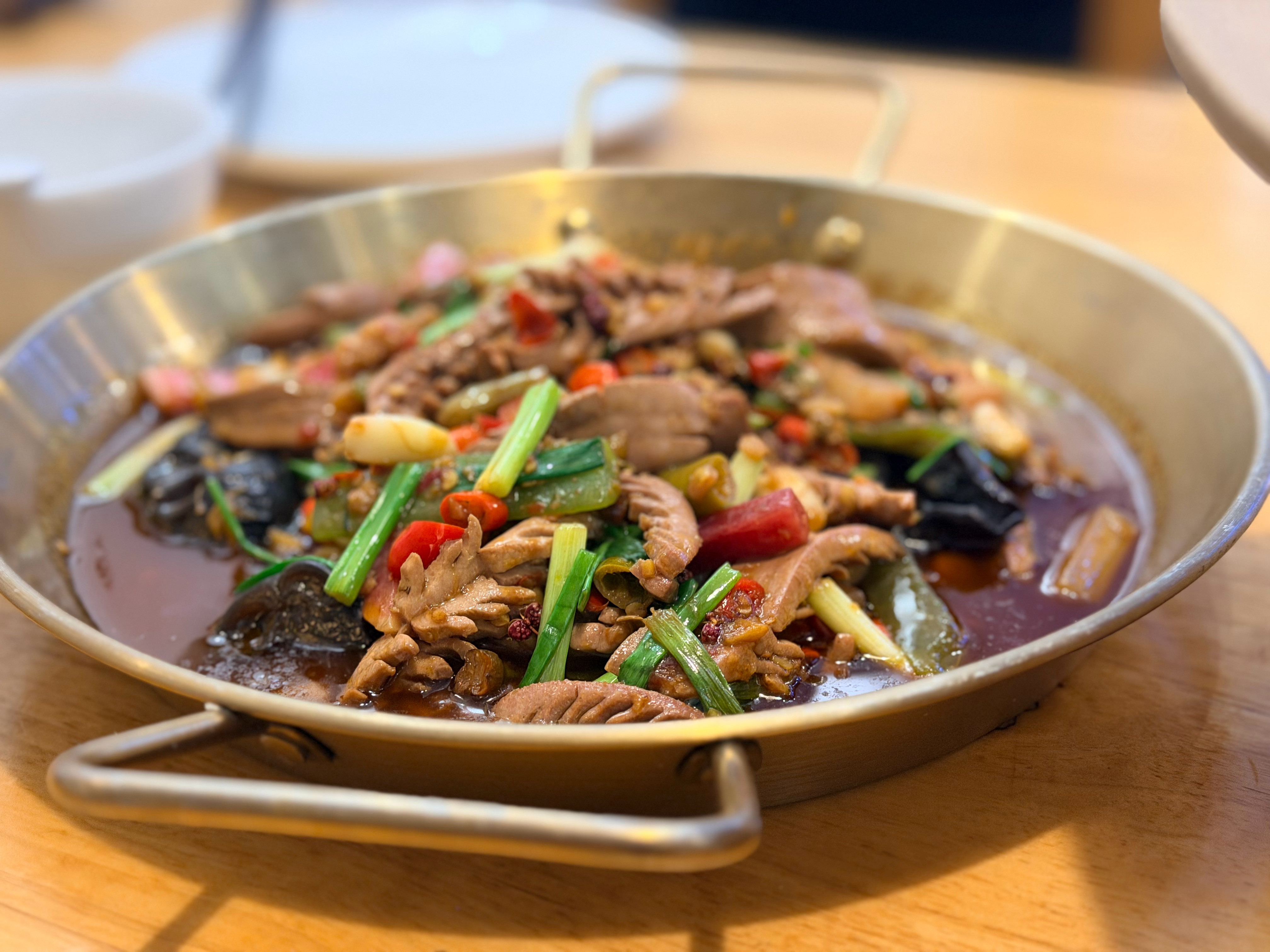 798里面有个川菜馆「小万食堂」，川菜挺地道的，不错👍👍👍推荐来打卡。