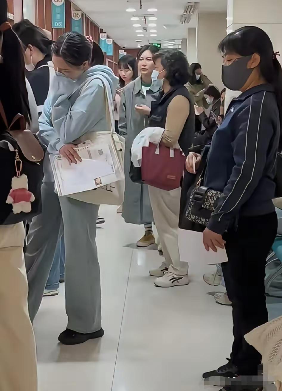 知道现在为什么没人生孩子吗？因为，都卡在生殖科！现在自然怀孕生下来，都是很